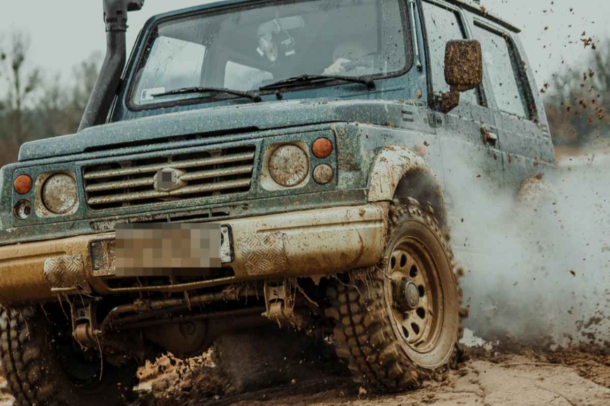 Люди тонут в грязи, машины проваливаются: жители Алматинской области просят помощи