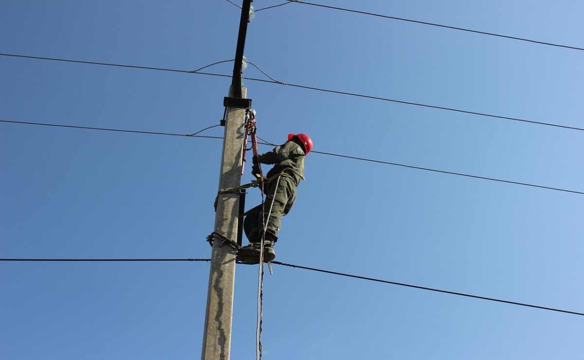 Свет отключат в Алматы: список улиц и график