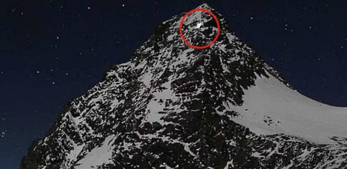 Замерзла насмерть, вися на веревке: альпинист признан виновным в гибели своей девушки