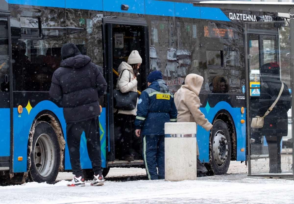 Водителя автобуса наказали за сход с маршрута в Семее