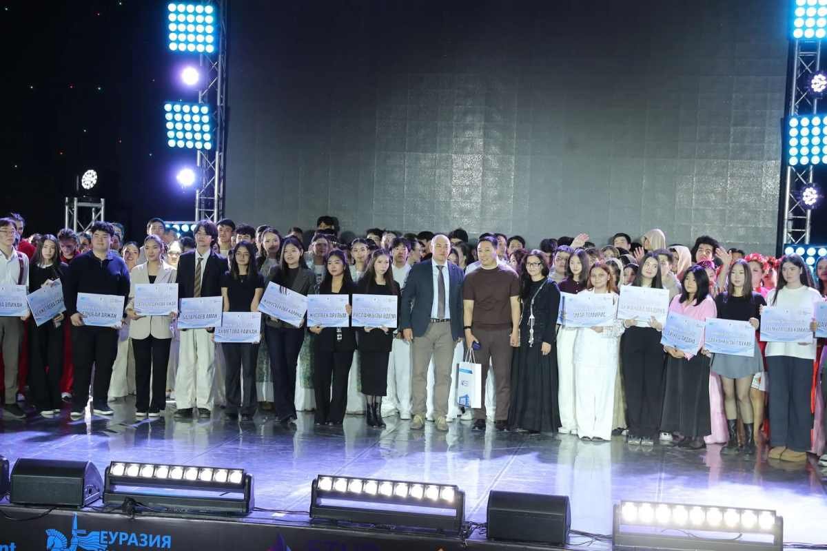 30 грантов к 30-летию ЕНУ от выпускника Ержана Тастамбекова