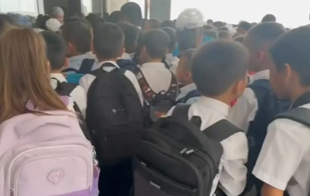 Давка произошла в школе в Актау (ВИДЕО)