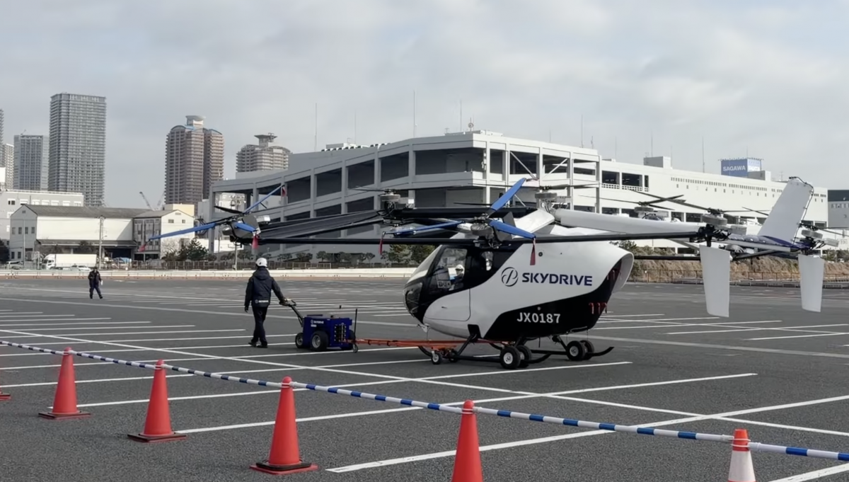 "Вертолет на колесах": летающее такси впервые протестировали в Токио (ВИДЕО)