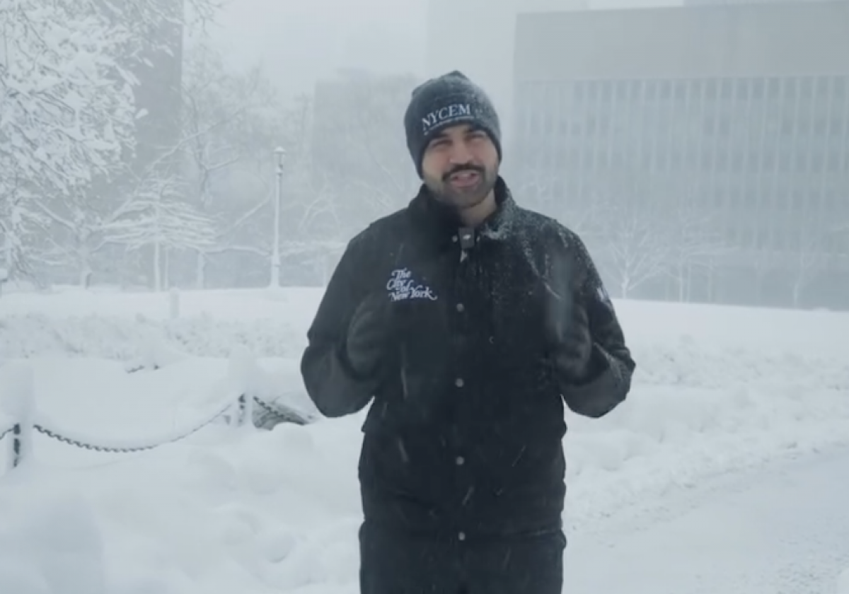 Игра в снежки рассорила мэра Нью-Йорка и полицейских (ВИДЕО)