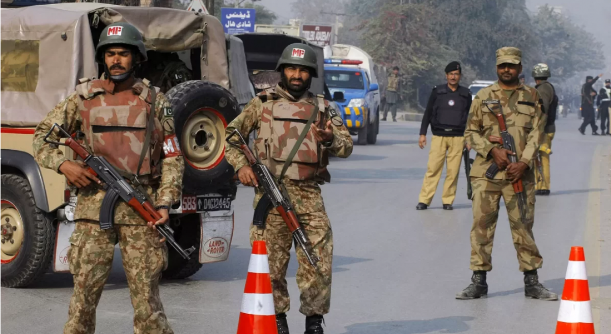 Пакистан нанес авиаудары по городам Афганистана