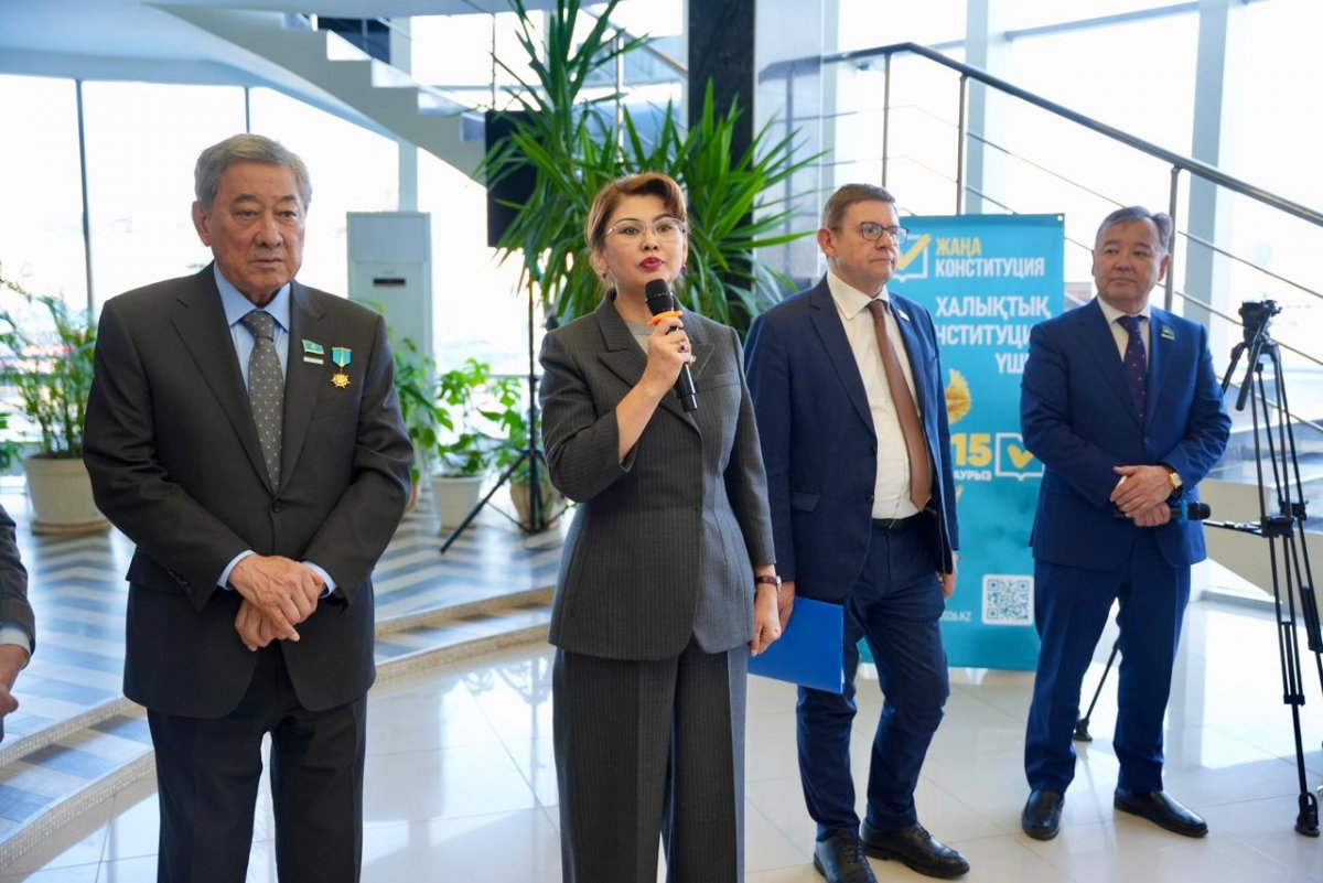 В Уральске члены Общенациональной коалиции обсудили проект новой Конституции с медиками ЗКО