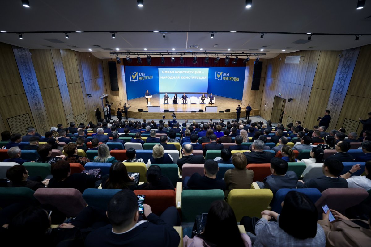 Рабочая молодежь Костаная поддерживает новую Конституцию