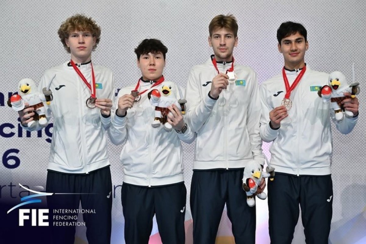 Команда Казахстана по фехтованию вошла в топ-3 чемпионата Азии