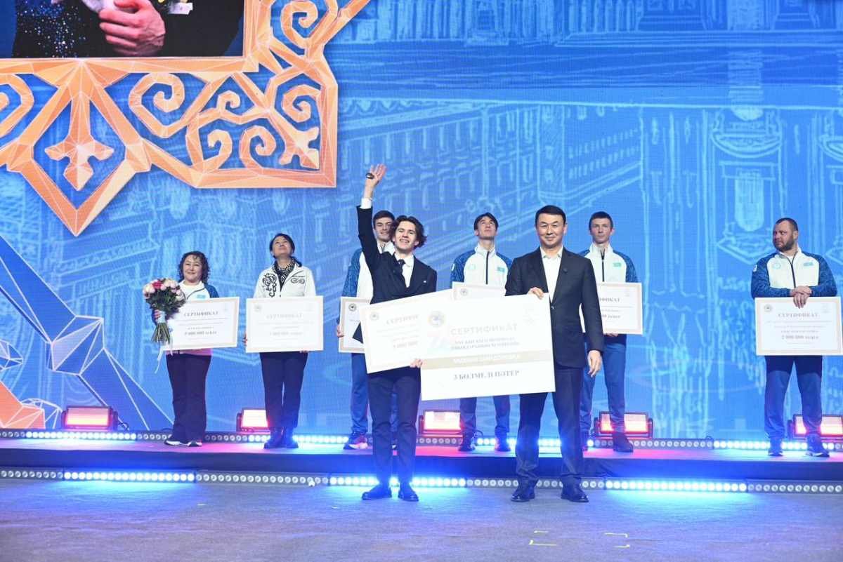 Квартира, автомобиль и овации: как в Алматы чествовали Михаила Шайдорова