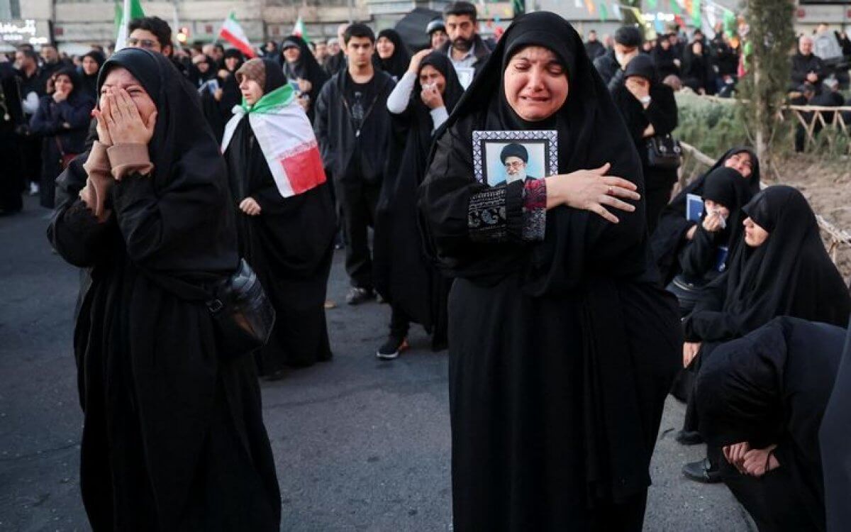 Как иранцы отреагировали на смерть Хаменеи (ВИДЕО)