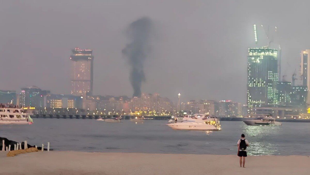 Взрывы прогремели в Абу-Даби и Дубае: туристов эвакуируют с пляжей