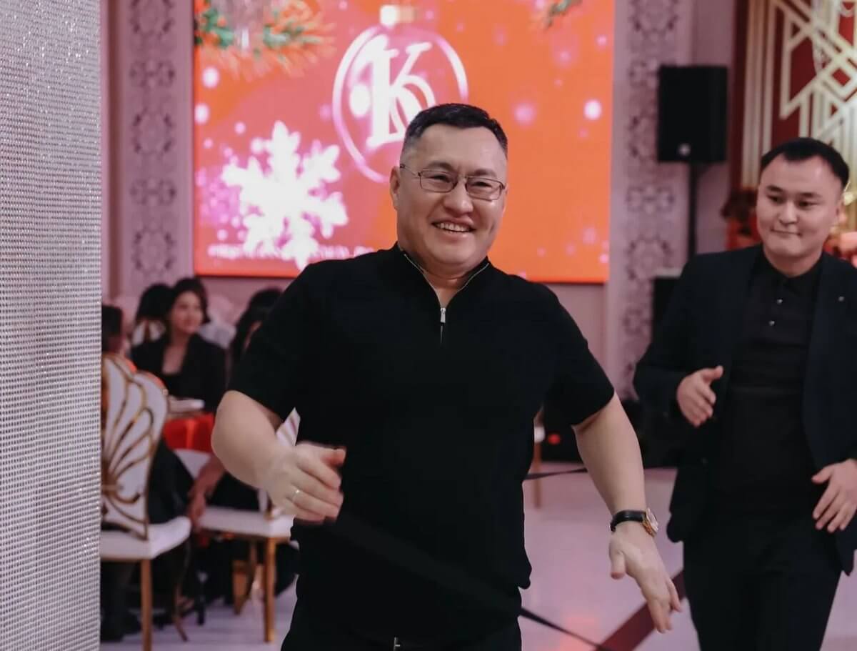 Преподаватель из Павлодара стал звездой соцсетей из-за танцев дистанционки