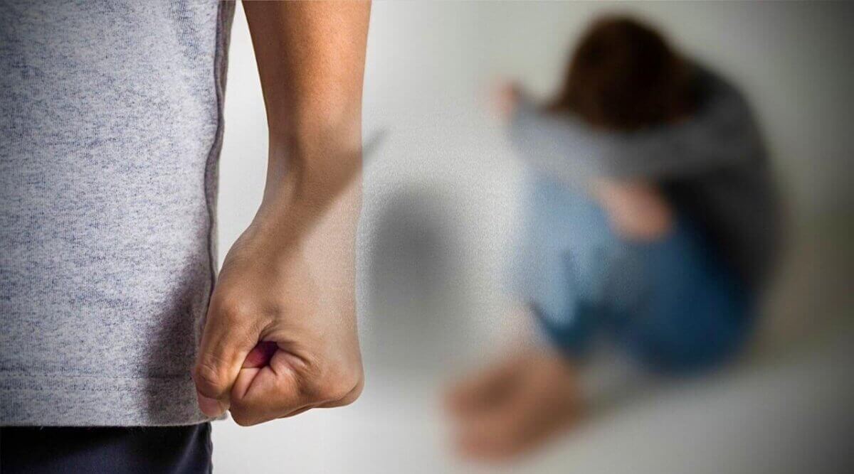 Пожилой экс-учитель физкультуры осужден за насилие над детьми спустя десятилетия в Австралии