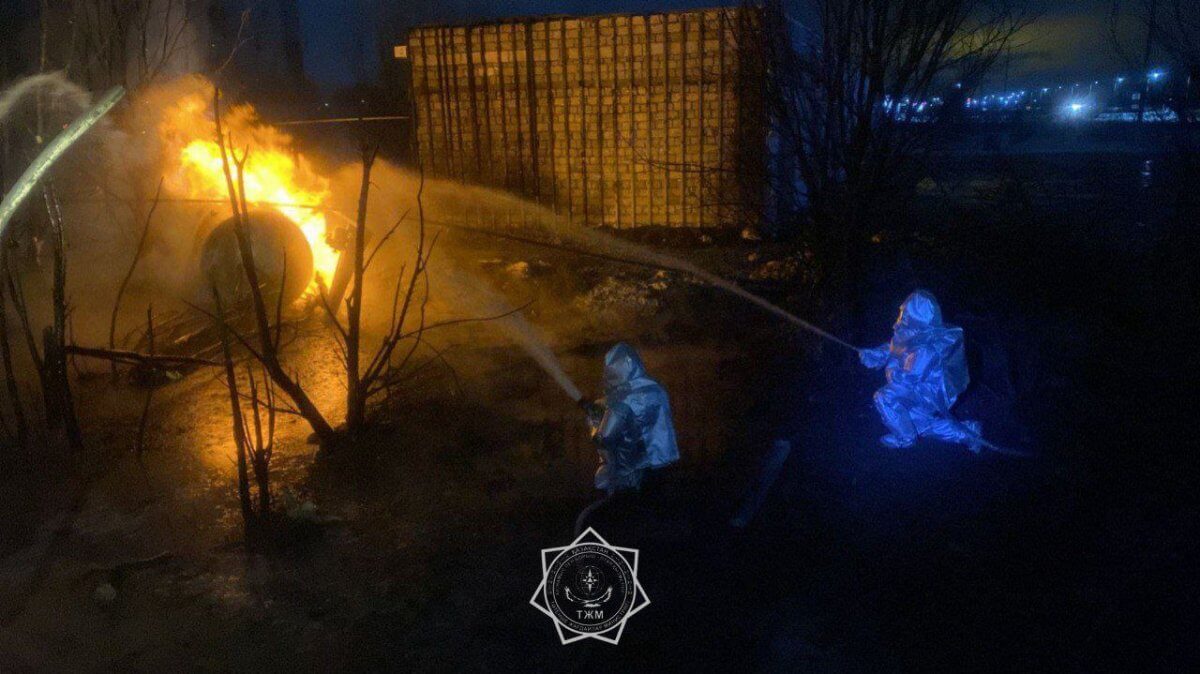 Взрыв произошел в Актобе: загорелась автозаправка (ВИДЕО)