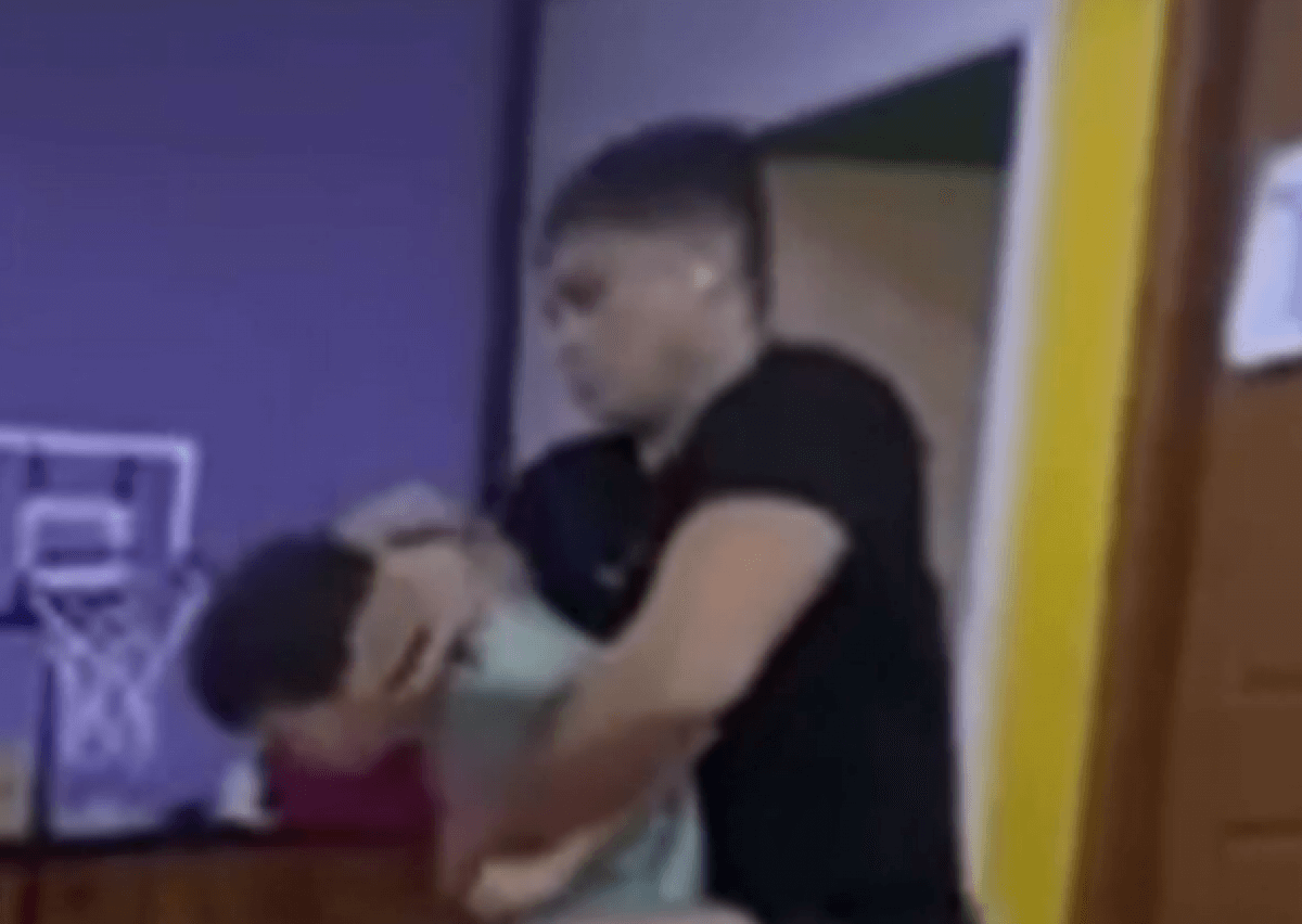 "Били палкой по пальцам ног и по голове": особенный ребенок стал жертвой тренера в частном центре в Алматы