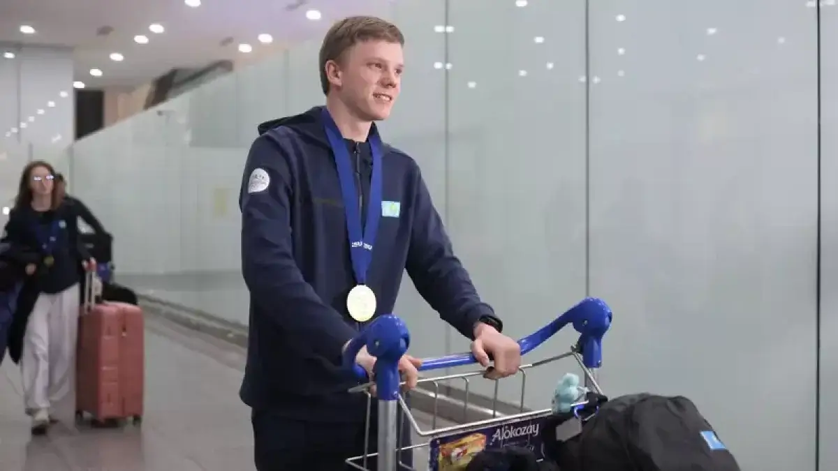 Конькобежец Вадим Чебардаков отреагировал на свой исторический триумф на ЧМ (ВИДЕО)