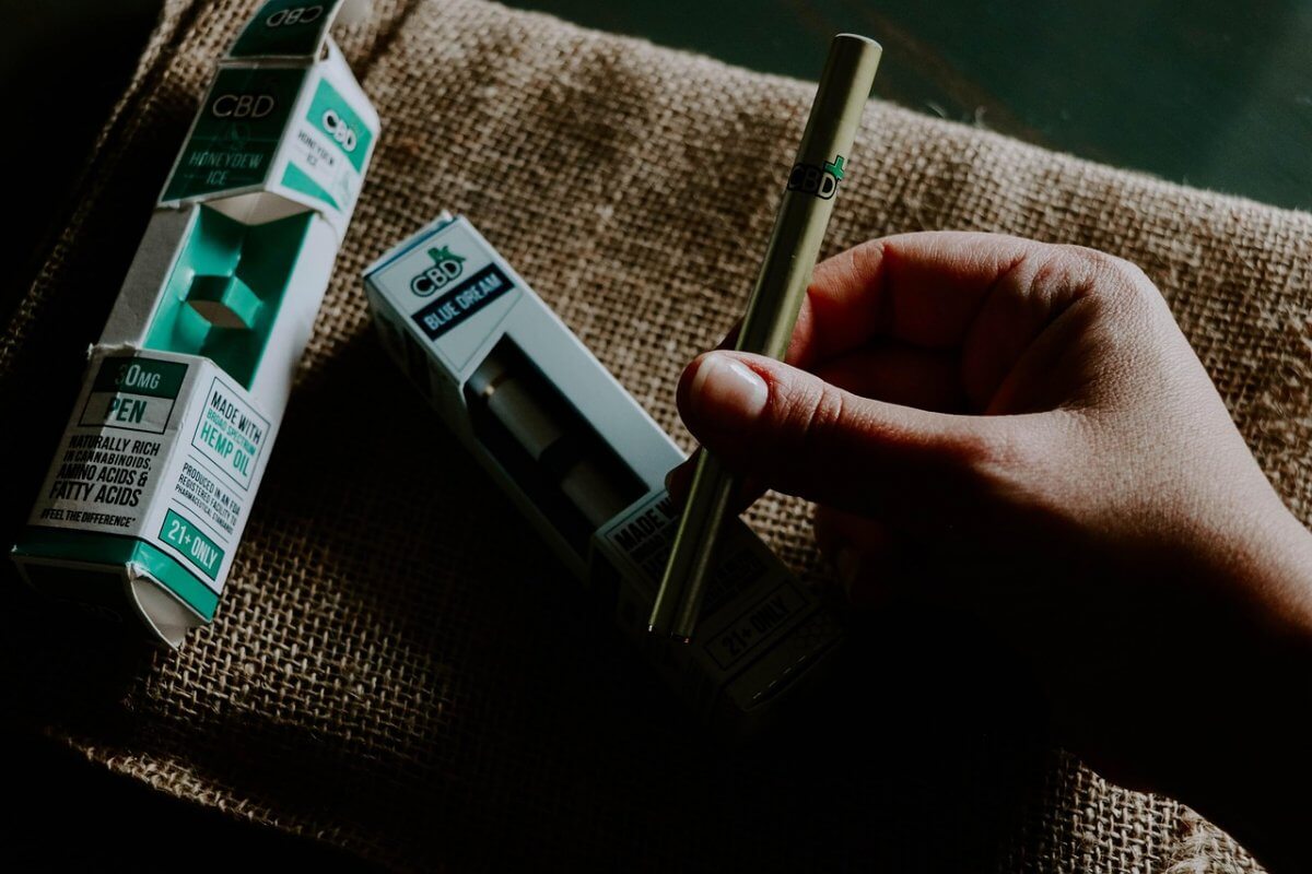 В Павлодаре и Алматы накрыли сеть продажи вейпов на 711 млн тенге