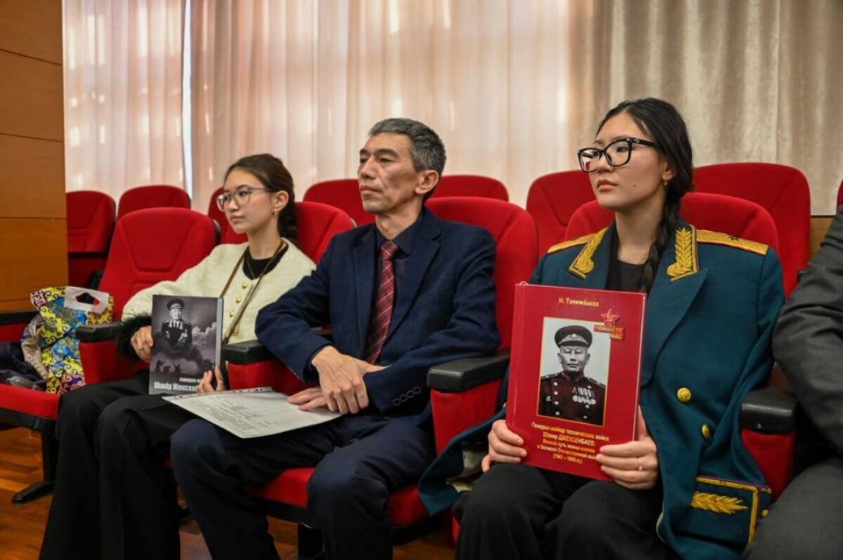 В Национальном университете обороны открыли мемориальный уголок к 125-летию Шакира Джексенбаева