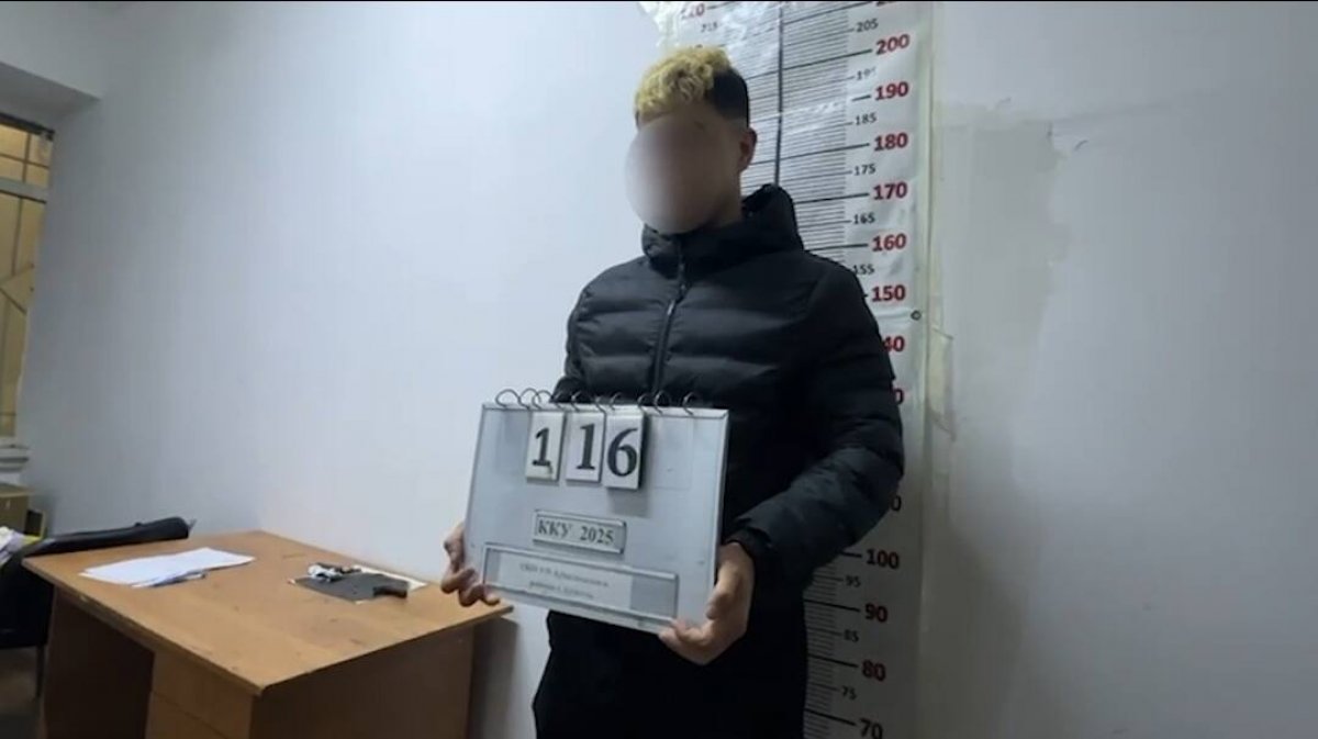 Душил и выкручивал руки: работника коррекционного центра арестовали в Алматы (ВИДЕО)