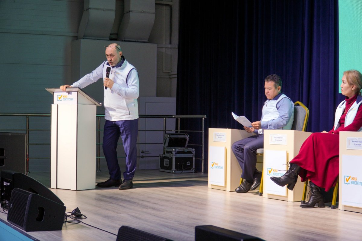 В Казахском университете технологии и бизнеса обсудили проект новой Конституции