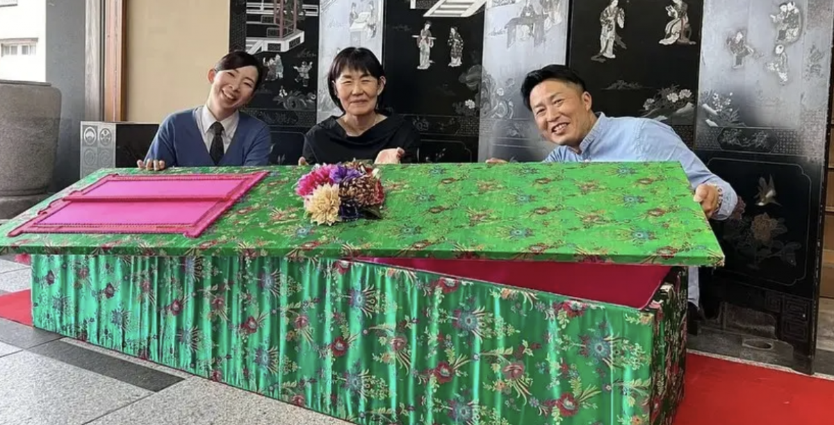 Медитация в гробу: необычный способ переосмысления жизни набирает популярность в Японии