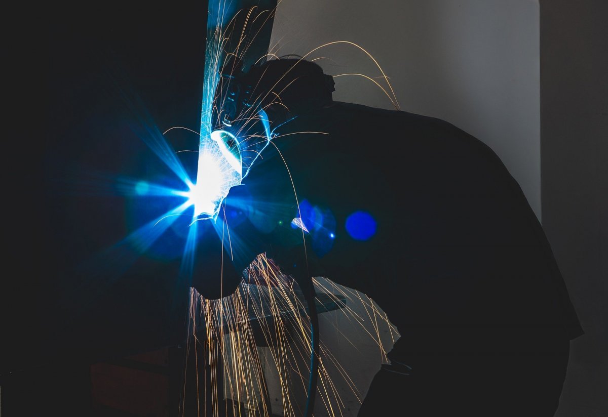 Рабочего придавило металлом весом в 1 тонну в Петропавловске