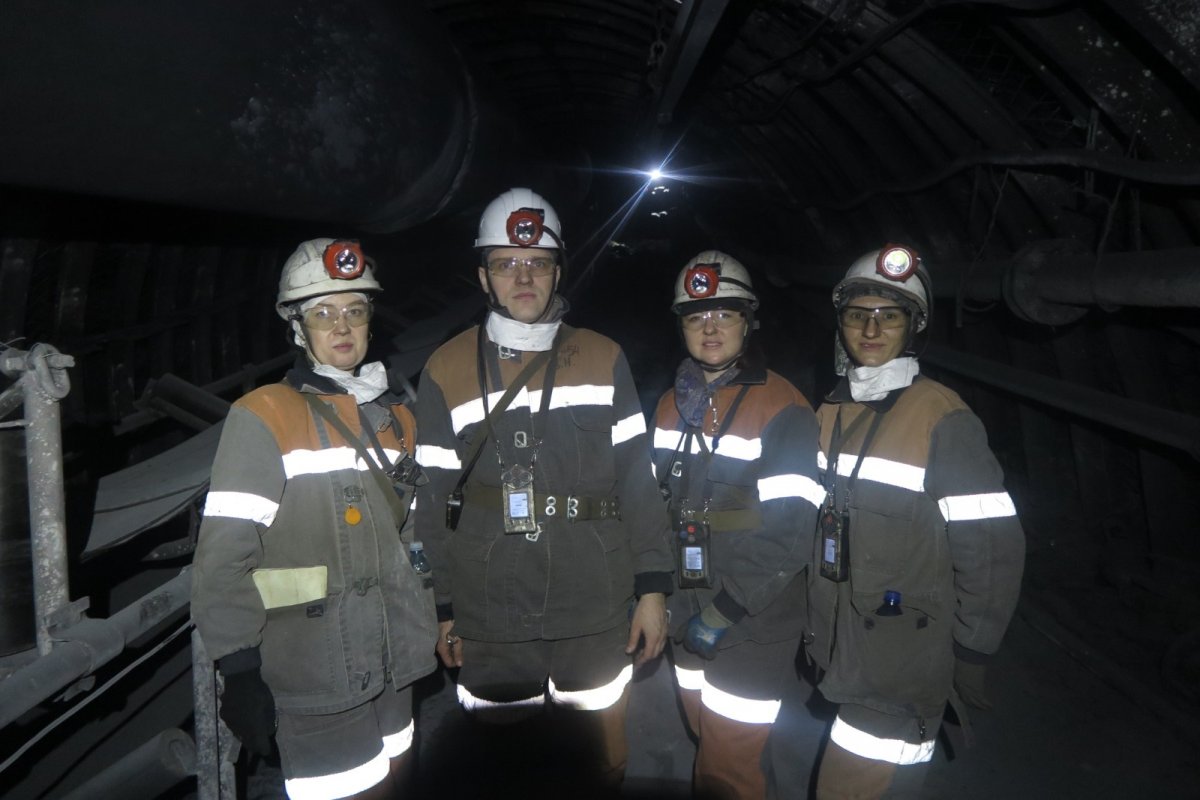 Зарина читает недра