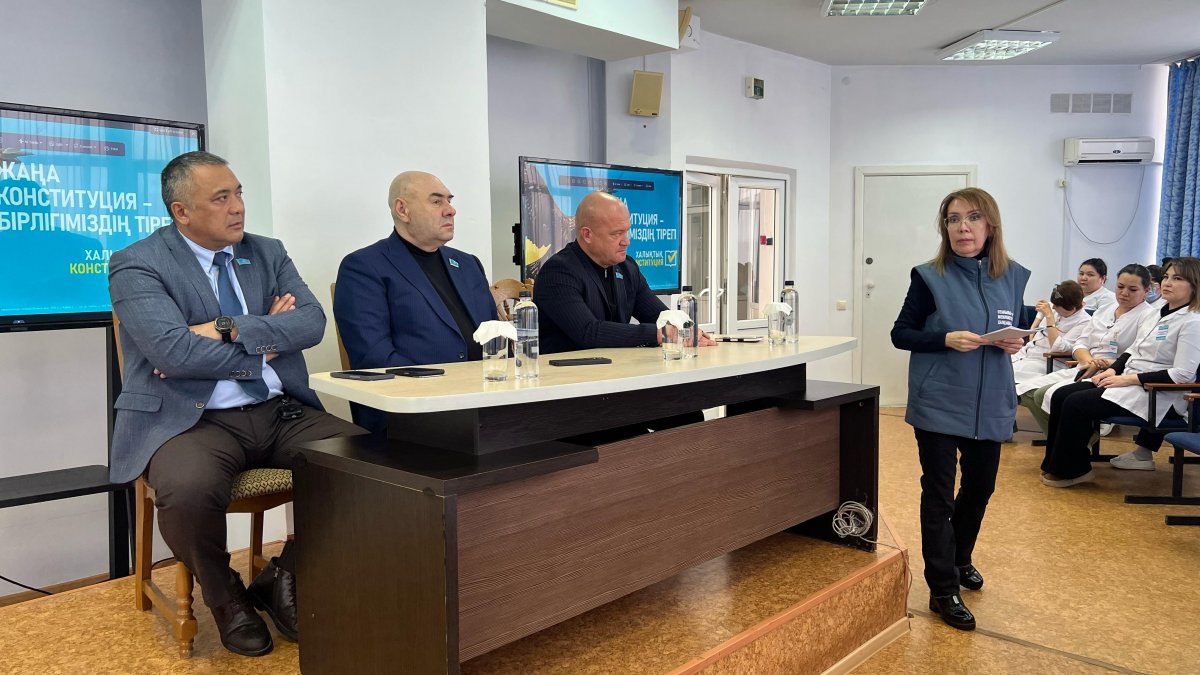 Члены коалиции обсудили проект новой Конституции с жителями Аксу
