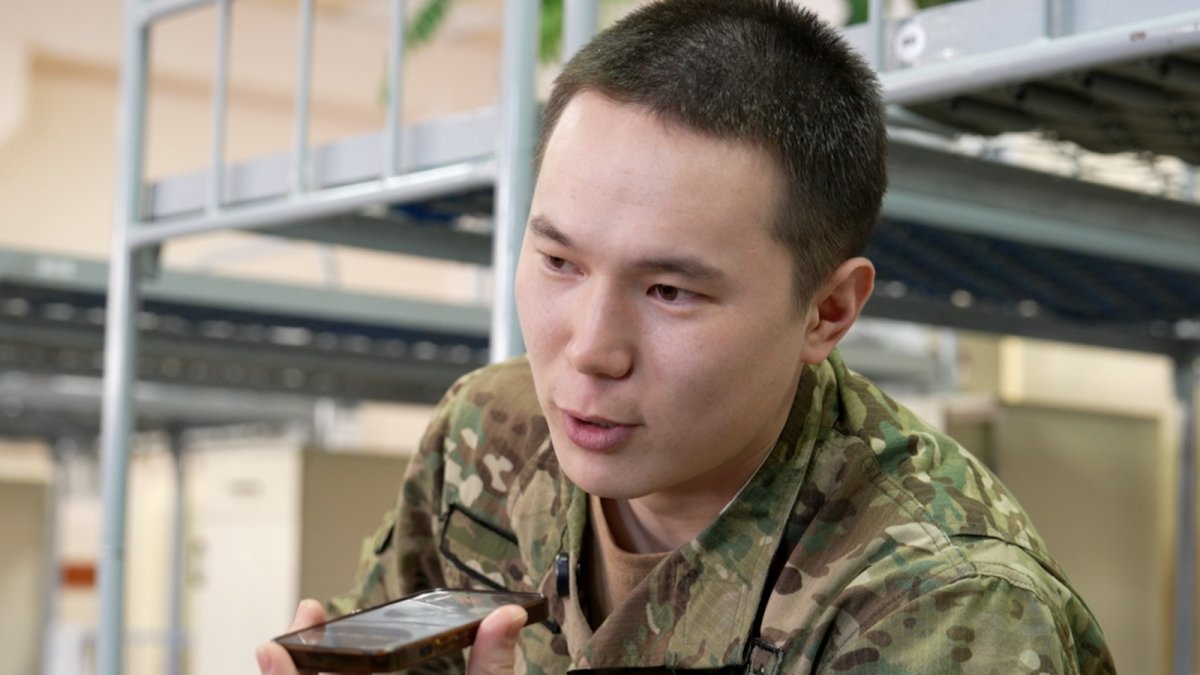 "Мама, я Вас люблю": солдаты Нацгвардии поздравили матерей с 8 Марта