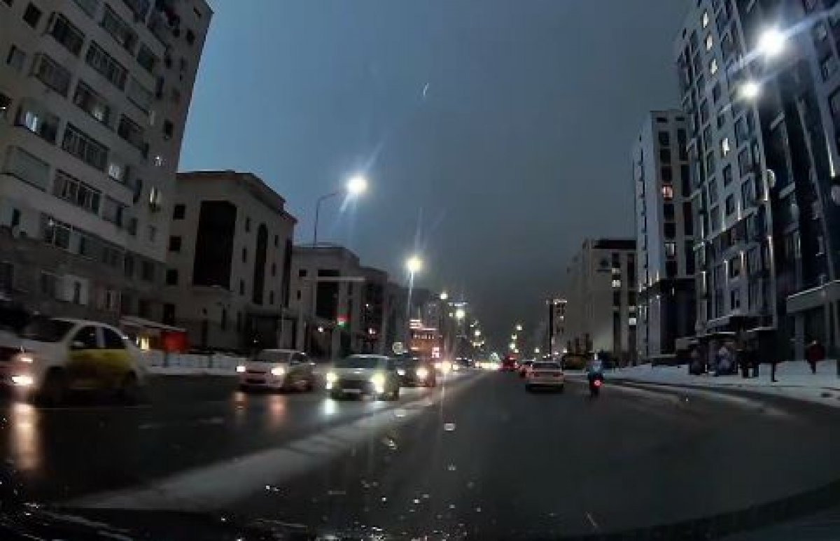 Зеленая вспышка в небе Астаны шокировала жителей (ВИДЕО)