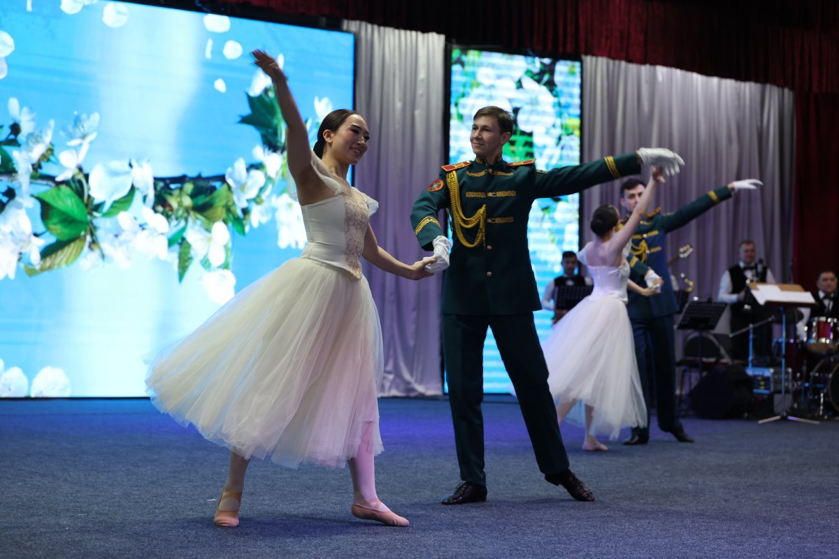 Охраняют объекты, служат в авиации: женщин Нацгвардии РК наградили к 8 Марта