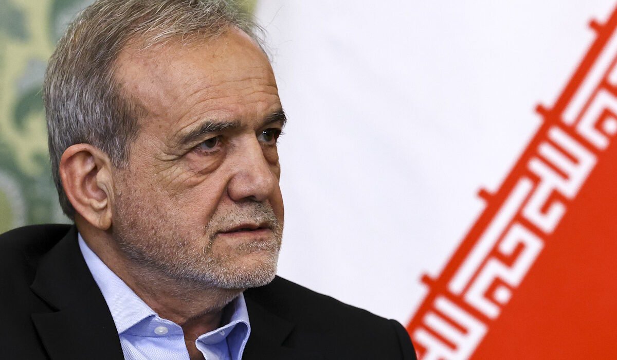 Иран извинился за ракетные удары по соседним странам