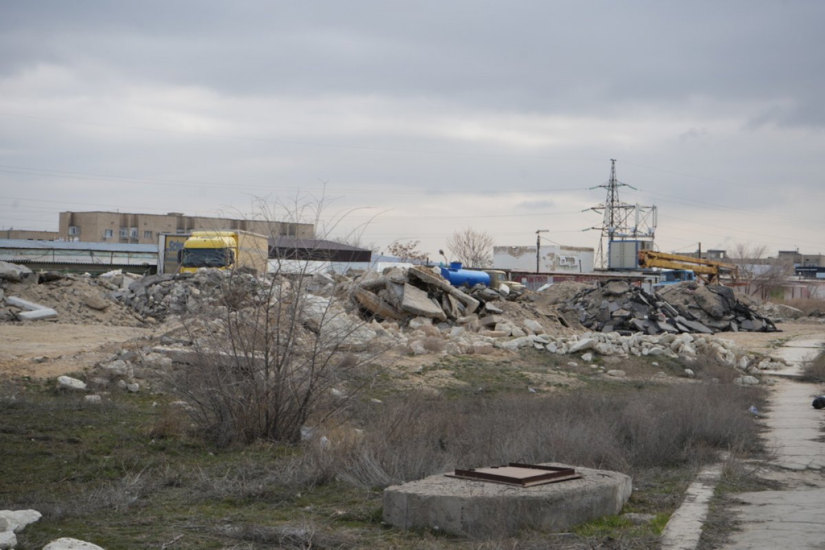 Свалка под окнами: горожане требуют навести порядок в Актау