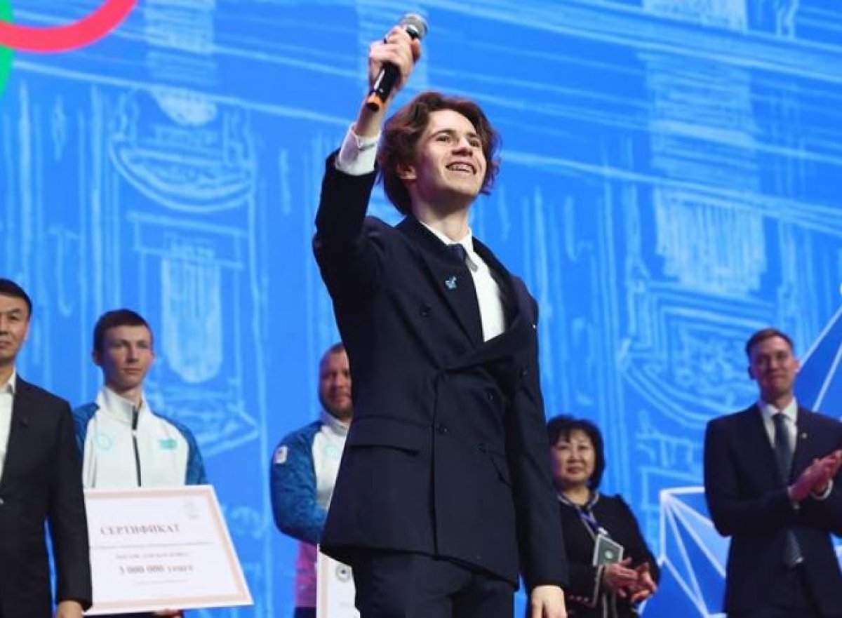 Михаил Шайдоров борется за премию ISU по фигурному катанию