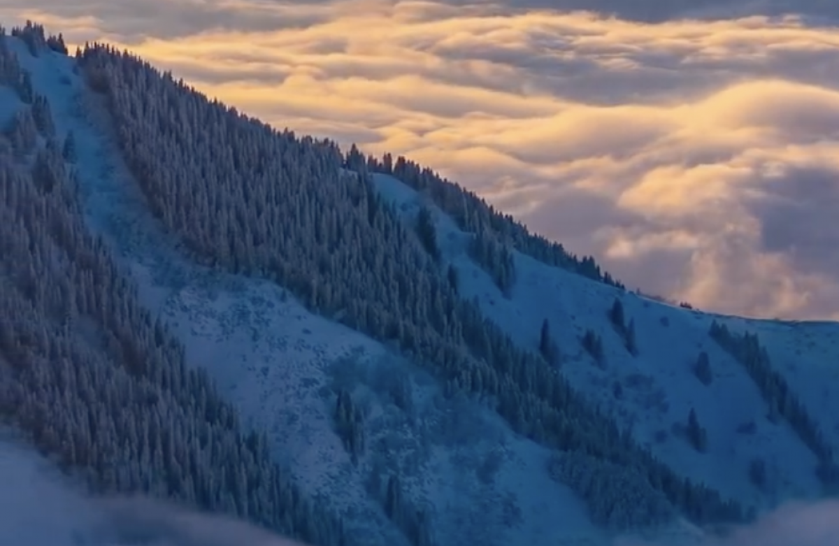 Космическое море из облаков в Алматы удивило Казнет (ВИДЕО)