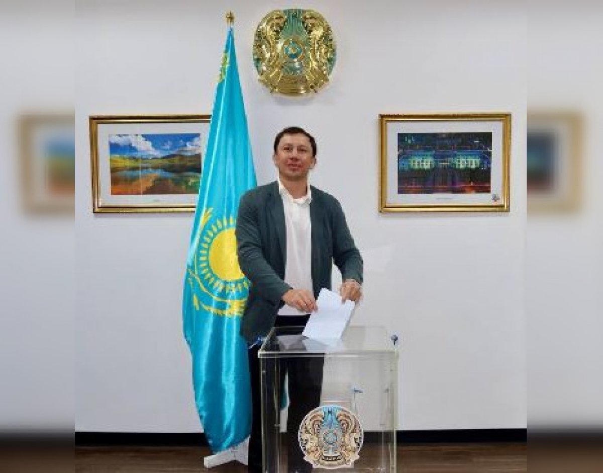 Геннадий Головкин проголосовал на референдуме в Бангкоке