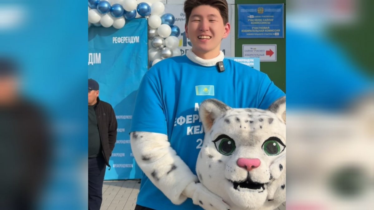 ИИ-персонаж Барс Адилет "проголосовал" на участке в Алматы