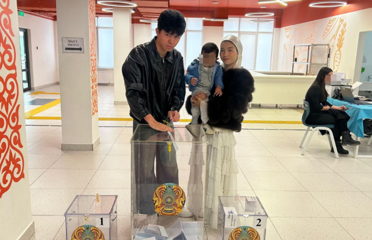 Тайская келин пришла на референдум в Мангистау вместе с семьей