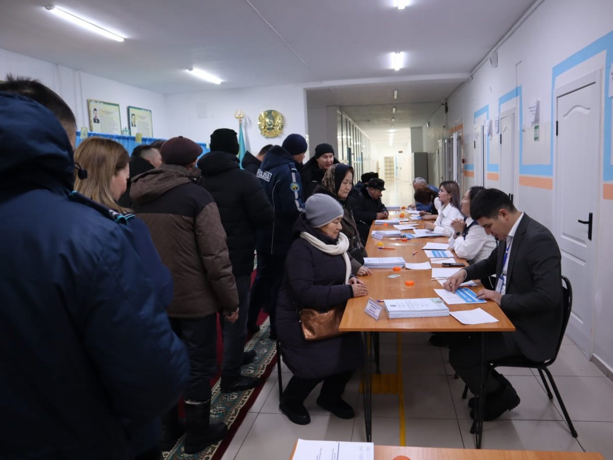 Фоторепортаж с референдума: казахстанцы активно голосуют в регионах