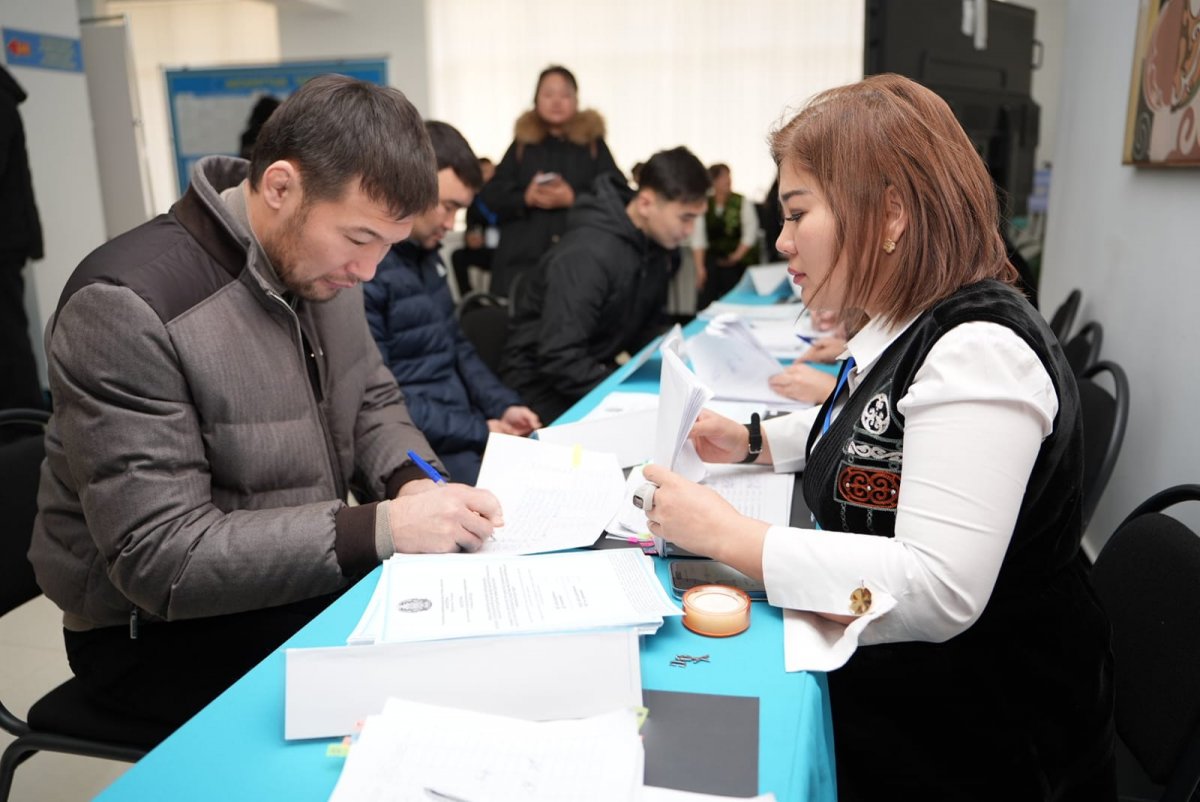 Шавкат Рахмонов проголосовал на референдуме в Конаеве