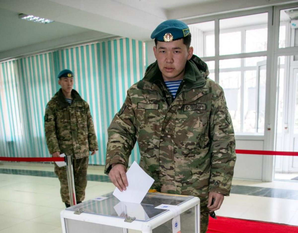 Военнослужащие ВС Казахстана одними из первых проголосовали на референдуме