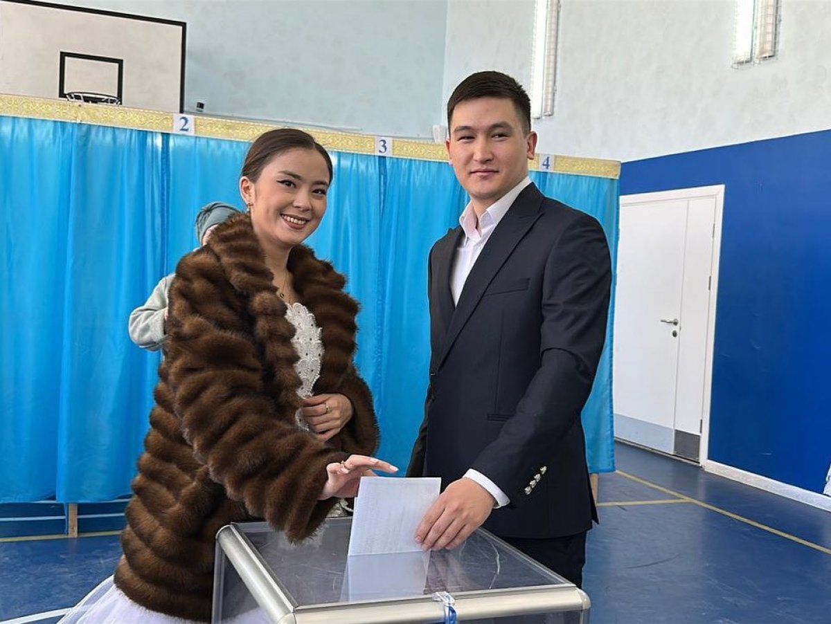 Молодожены проголосовали в день свадьбы в Карагандинской области