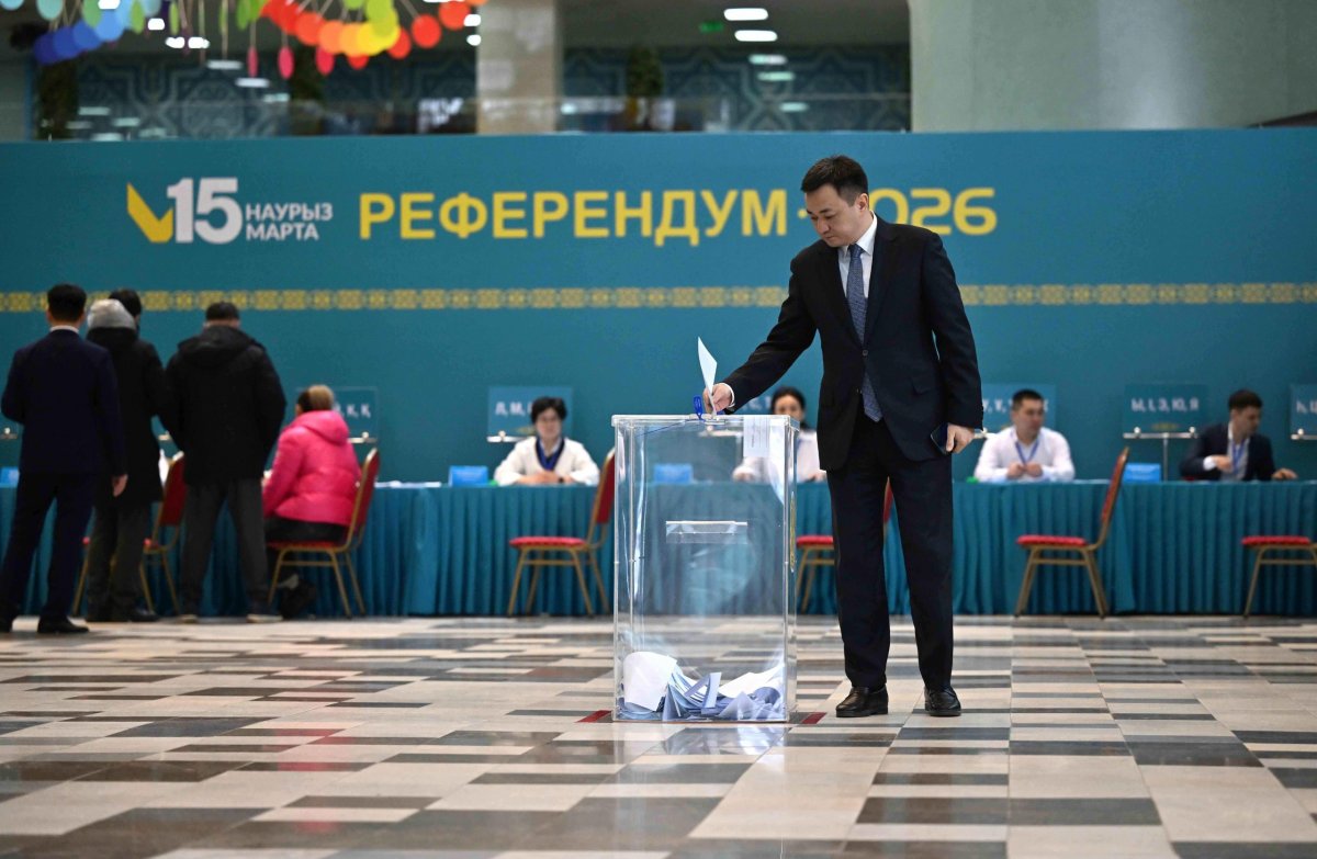 Глава Администрации президента проголосовал на участке № 51