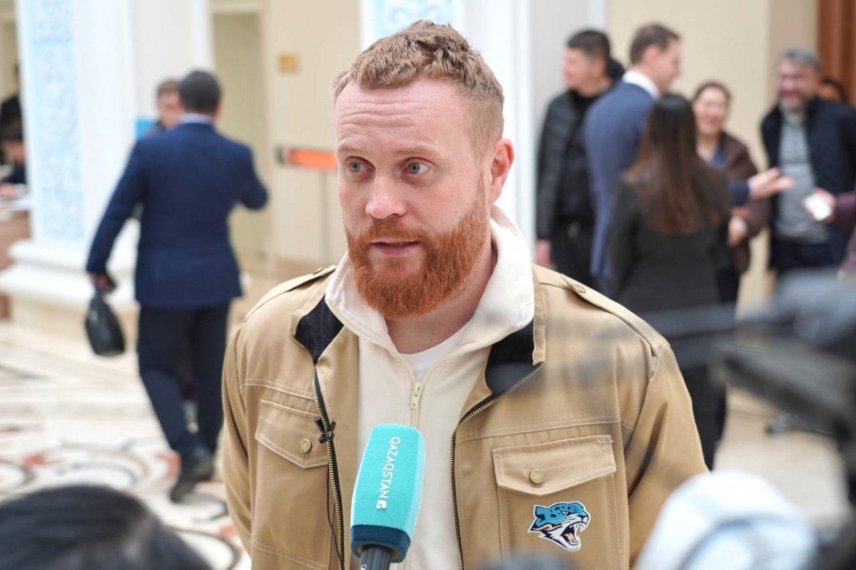 Популярный казахстанский стендап-комик проголосовал на участке в Москве