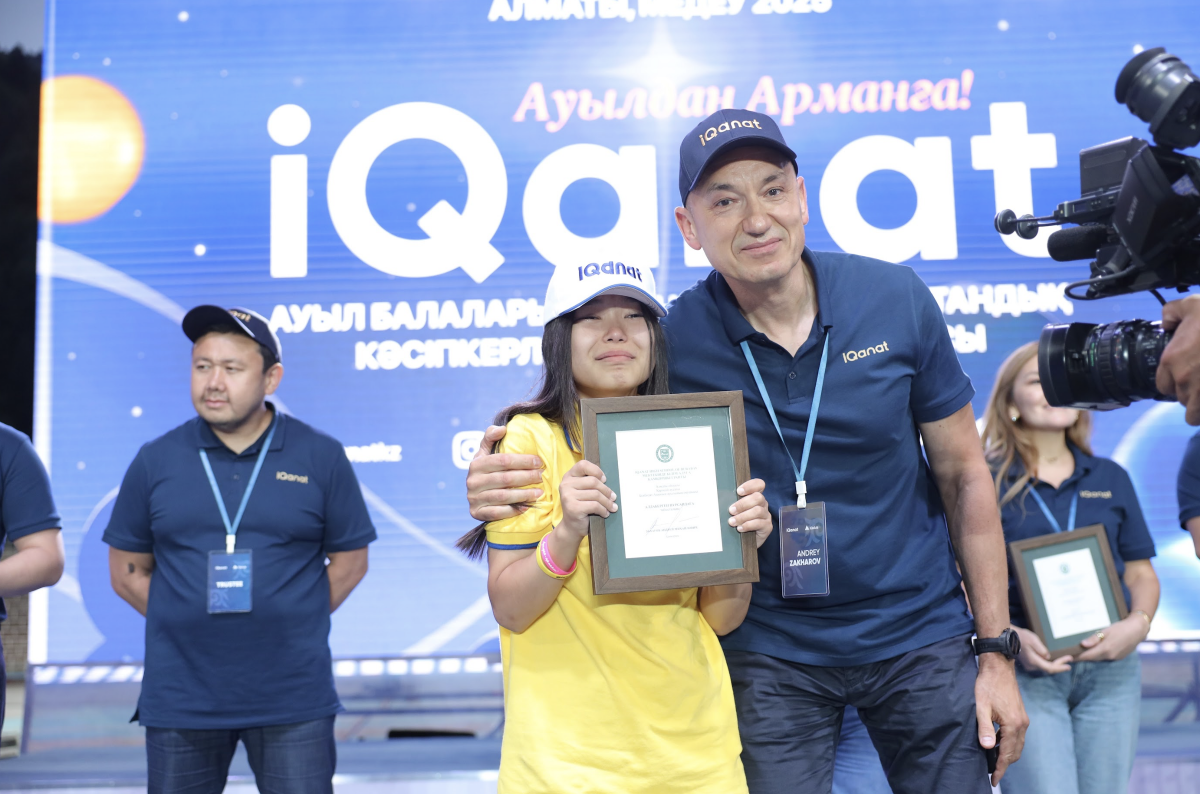 Предприниматель исполнил мечту девочки из аула в Алматинской области