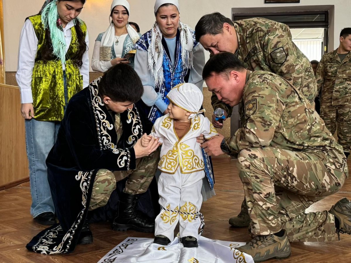 Тұсаукесер для малыша провели в воинской части Караганды