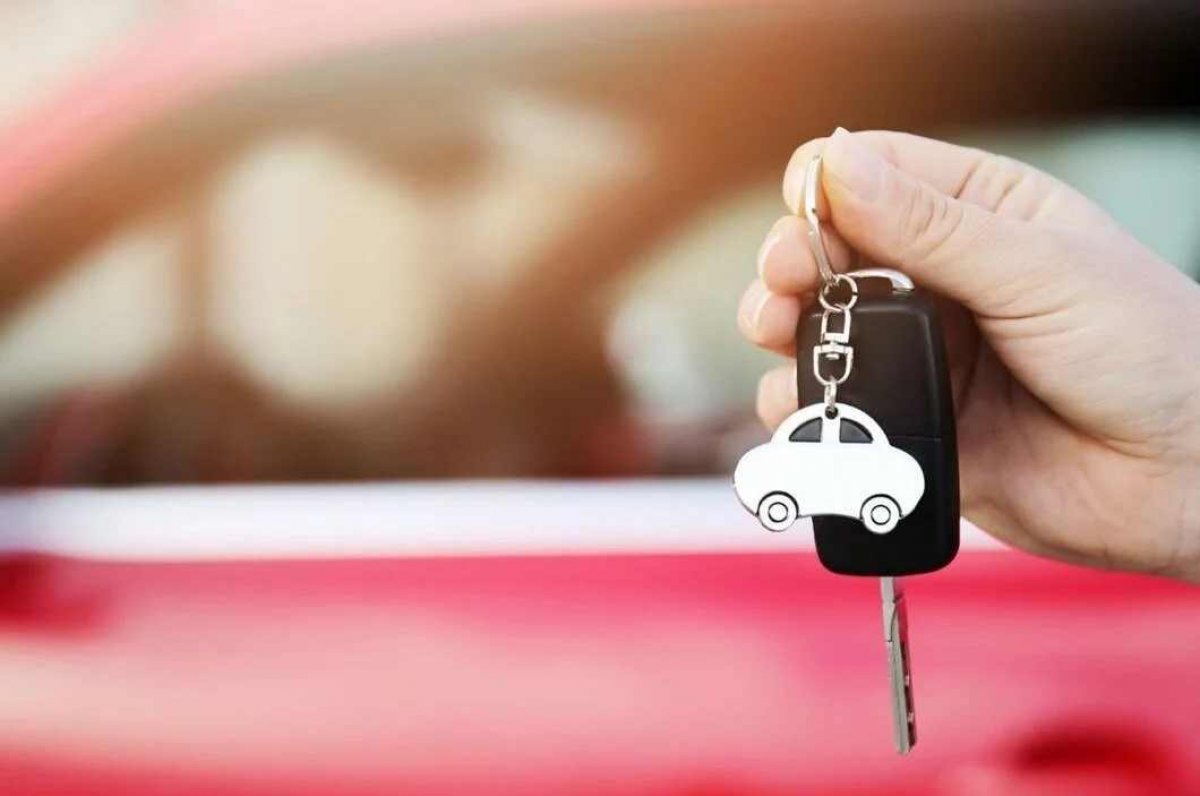 Какие существуют правовые риски при покупке транспортного средства с перебитыми номерами и находящимися в угоне