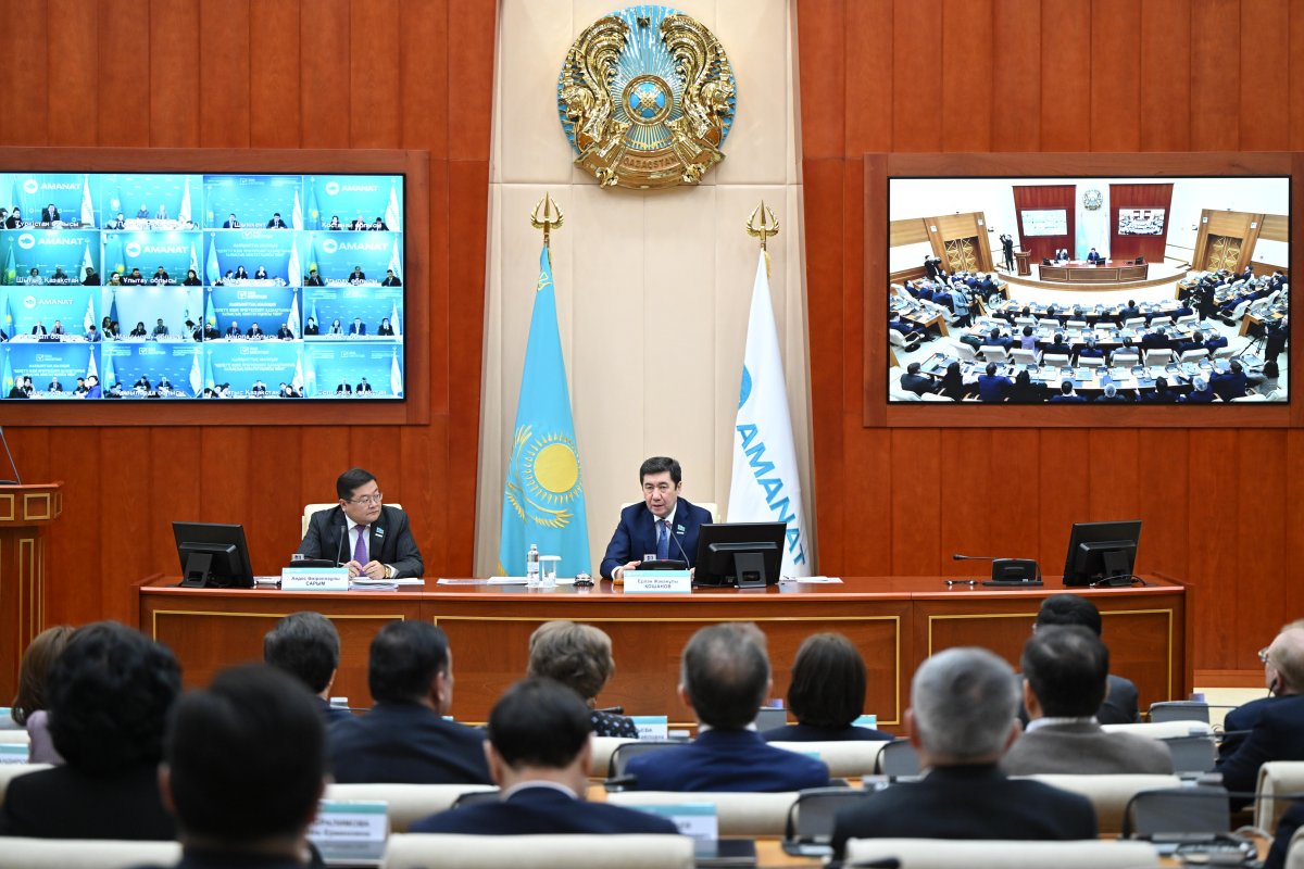 Партия AMANAT обратилась к казахстанцам в связи с принятием новой Конституции