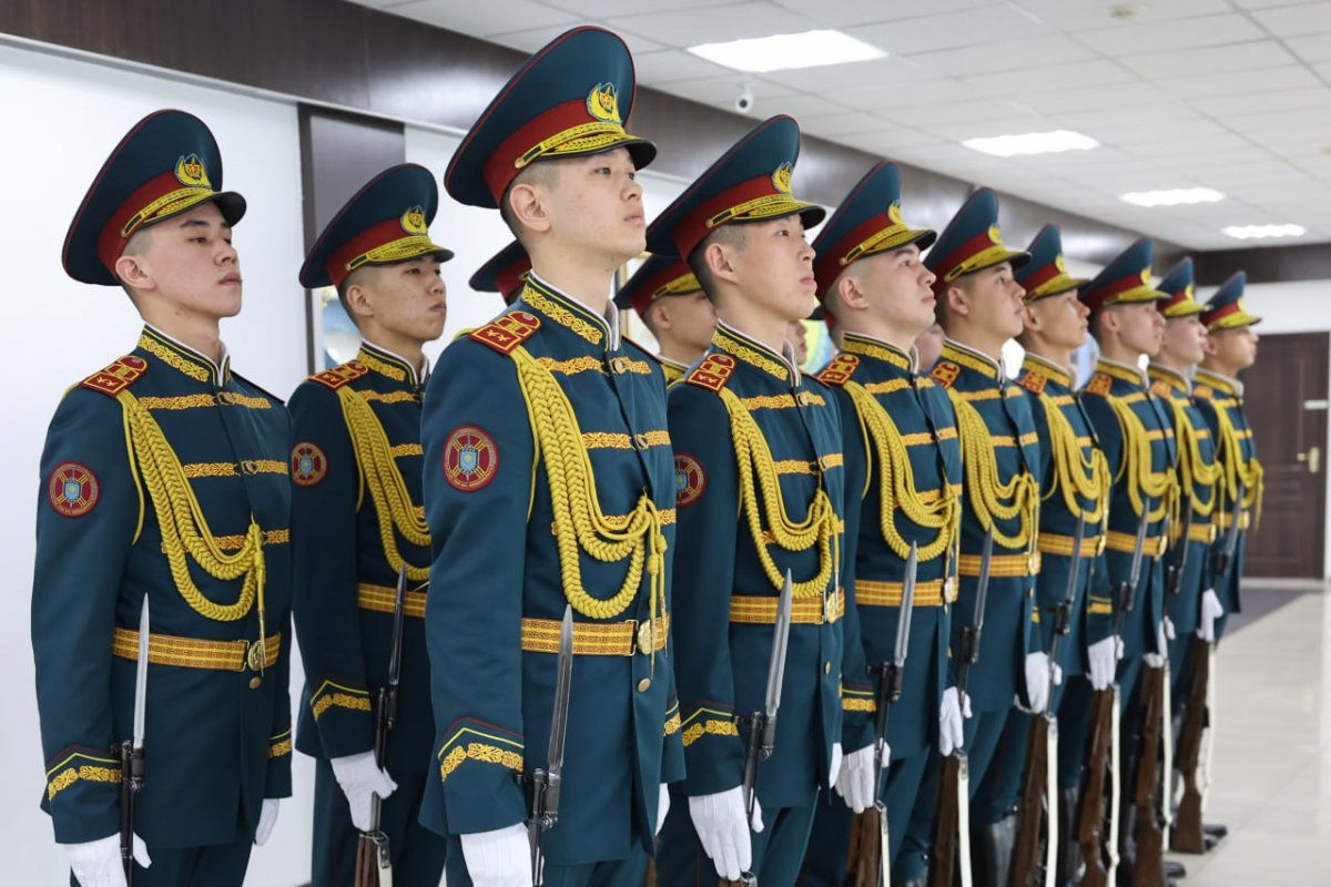 Наурызнама: гвардейцы украсили форму и технику национальными орнаментами
