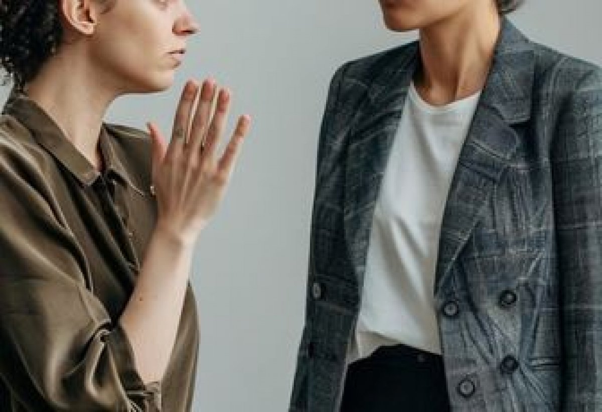 Женщина избила соперницу смартфоном у бани в Жамбылской области